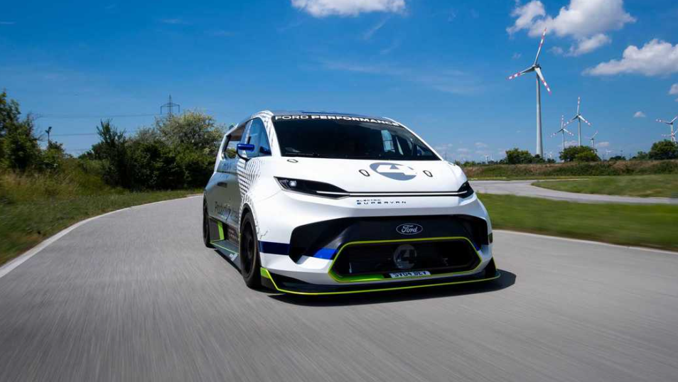 Ford's electric SuperVan breaks through 100 in two seconds, the world's fastest van