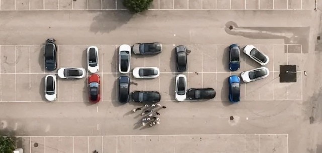 Tesla owners are on a hunger strike to defend their rights and are ridiculed by Musk