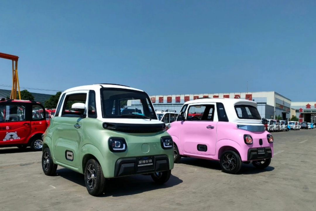 Why is the maximum range of low-speed electric vehicles only 150 kilometers?
